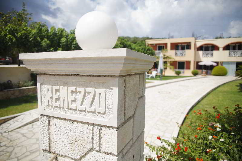 Remezzo Studios & Apartments アモウディ エクステリア 写真